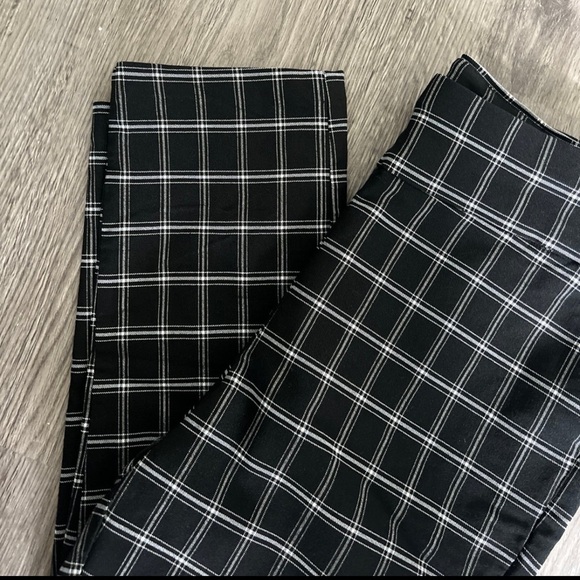 Maurices Large Black and White Bengaline Plaid Cropped Pants - Picture 2 of 5